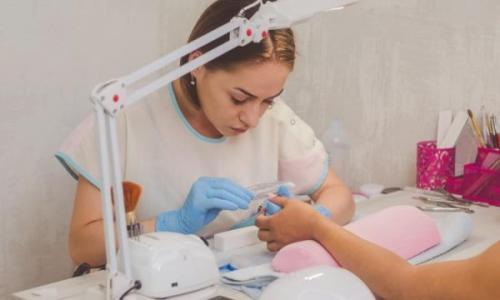 Что делать если база не держится на ногтях. Почему не держится гель-лак на ногтях