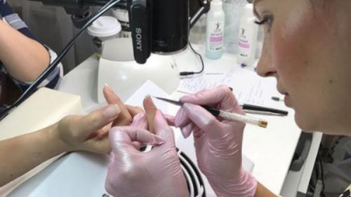 Слоятся ногти не держится гель-лак. Почему не держится гель-лак на ногтях