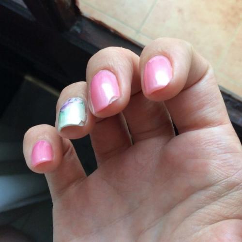 Что делать если база не держится на ногтях. Почему не держится гель-лак на ногтях