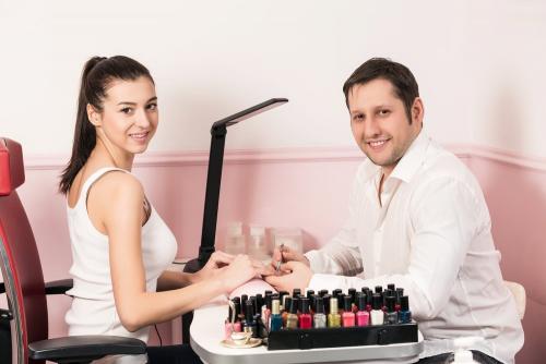 Не держится база на ногтях, что делать. Что делать, если обнаружился скол или отслойка материала 13 Не держится база на ногтях, что делать. Что делать, если обнаружился скол или отслойка материала 13