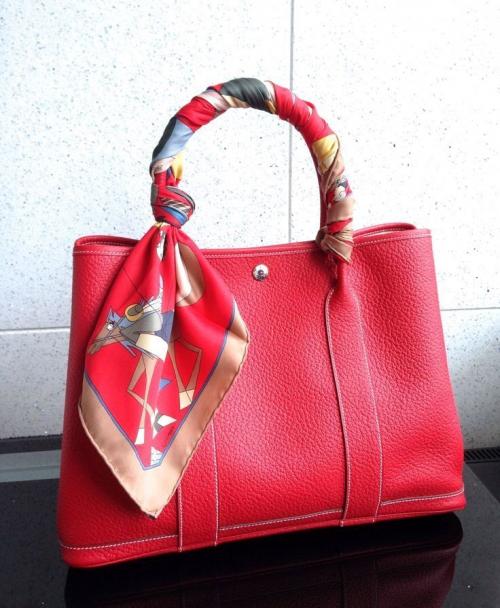 Как можно украсить кожаную сумку. Кожаная сумка: как обновить? 33