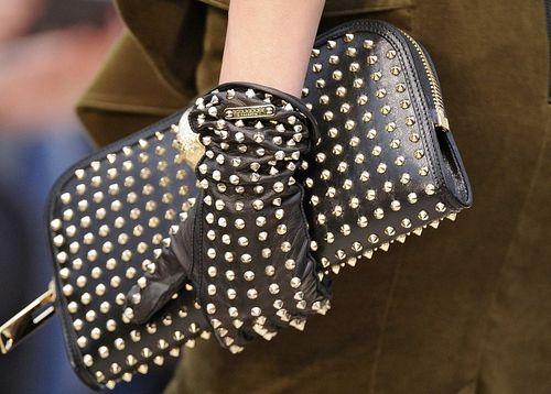 Как можно украсить кожаную сумку. Кожаная сумка: как обновить?