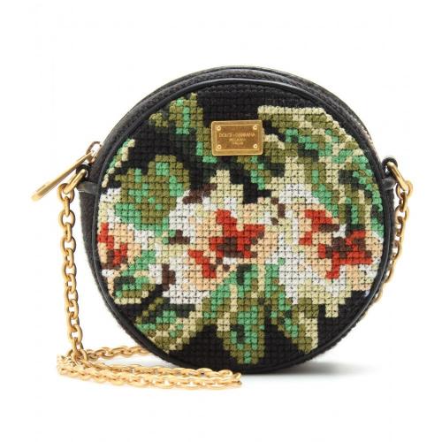 Как украсить сумку кружевом. Украшения старой кожаной сумки