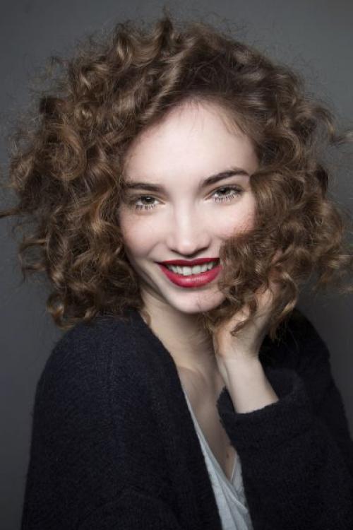 Как важно подбирать прическу и макияж в соответствии с особенностями своего лица и стиля. Как подобрать макияж с учетом внешности?