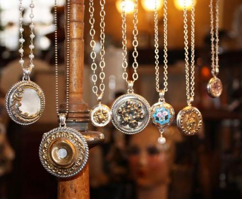 Какие украшения или аксессуары могут подчеркнуть индивидуальность и придать ухоженный вид. Как при помощи бижутерии выразить свою индивидуальность