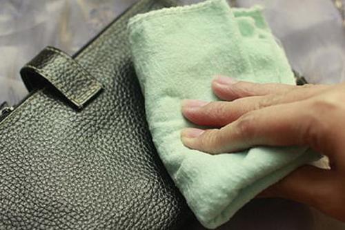 Декор старой кожаной сумки. Аппликация 21