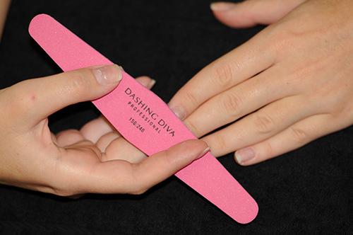 Ошибки при нанесении гель-лака в домашних условиях. Нарушение правил носки маникюра 03