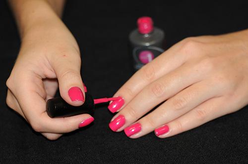 Ошибки при нанесении гель-лака в домашних условиях. Нарушение правил носки маникюра 06