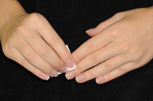 Ошибки при нанесении гель-лака в домашних условиях. Нарушение правил носки маникюра 04