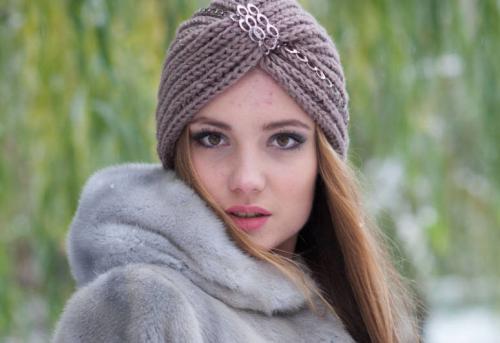 Какие модели шапок подойдут для начинающих вязальщиц. Шапка спицами — мастер-классы для начинающих и схемы вязания шапки спицами с красивыми узорами