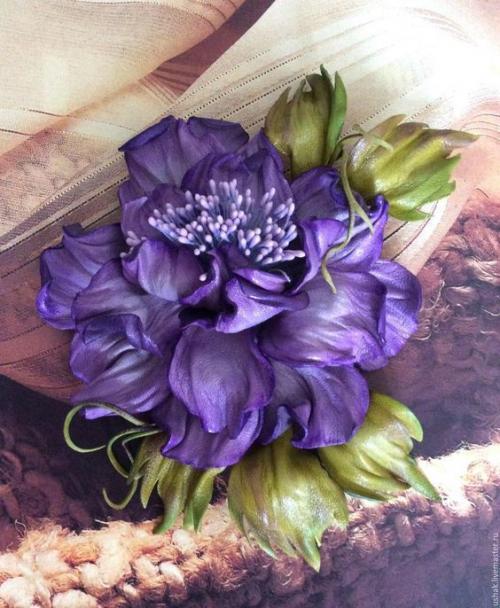 Цветы из кожи на сумку. 