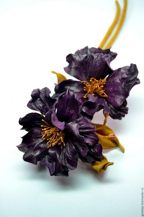 Цветы из кожи на сумку. 