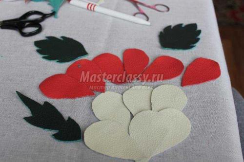 Цветы из кожи своими руками. Цветок из кожи на брошку 35