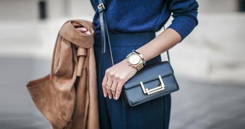 Сочетание темно-синего и бежевого в одежде. ТЕМНО-СИНИЙ цвет в одежде — сочетание и фото, 2022