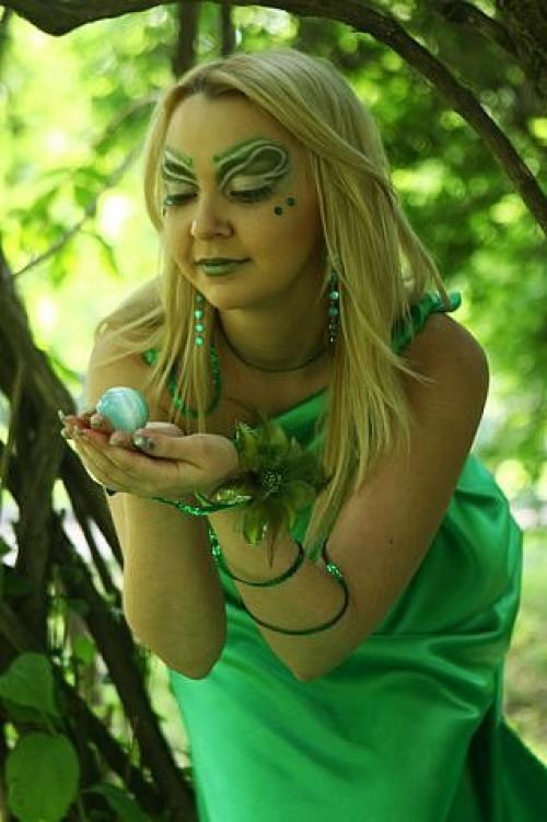 Москва.  Визажист - стилист со стажем около 10 лет, мастер по причёскам, бровист. 01