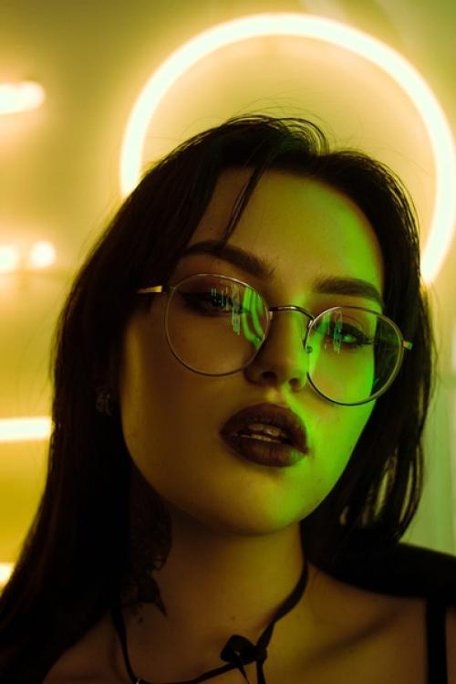 Модель.  Визажист и стилист по прическам на 31-е января нужен. 06