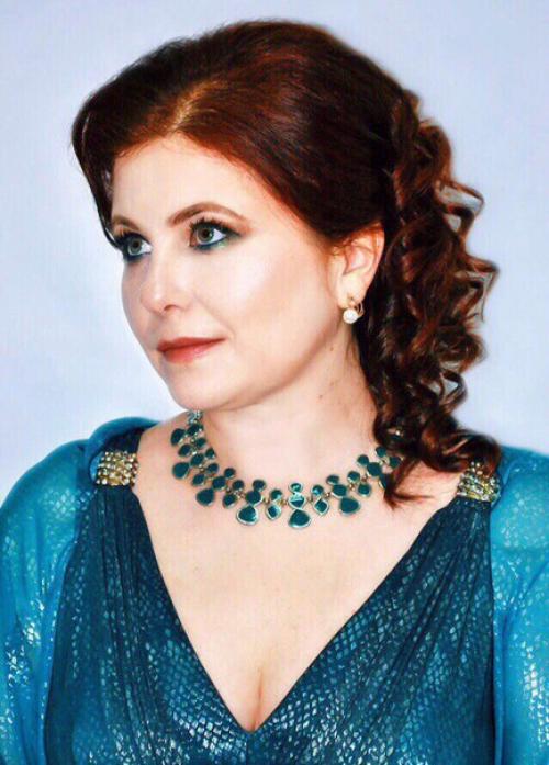 Дорогие девушки, приглашаю вас на профессиональный макияж и причёски любой сложности? 02