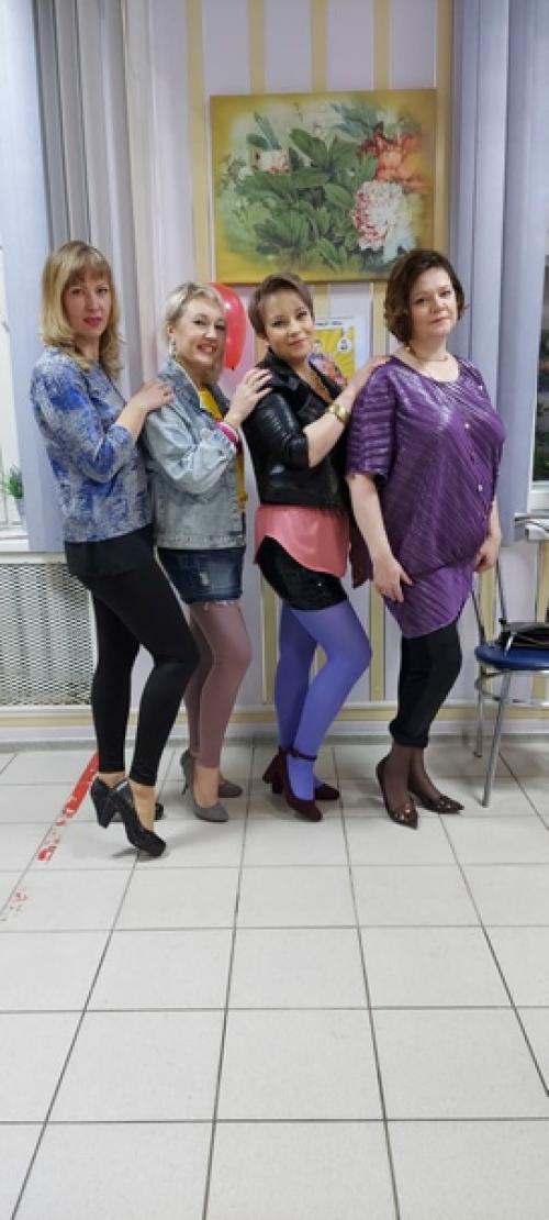 Ну когда ещё можно нарядиться в стиле 90-х и зажечь под песни своей молодости, если не на юбилее любимой подруги? 03