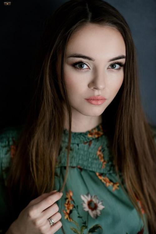 Дорогие девушки!  Для совместной аренды кабинета ищу мастера бьюти индустрии (желательно ногтевого сервиса! 09