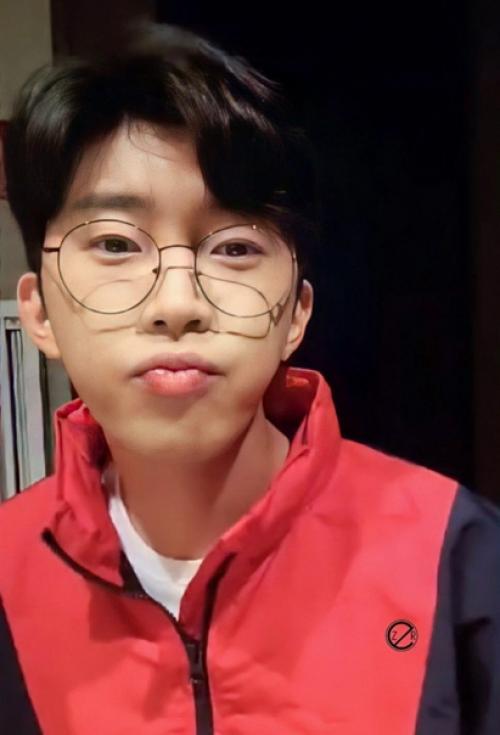 === Им Ён Ун пробует стиль айдола. 07