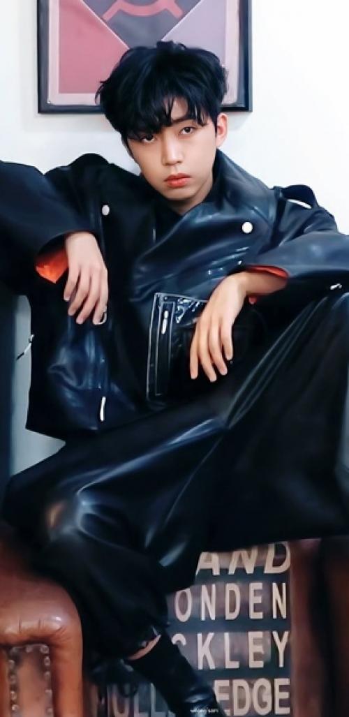 === Им Ён Ун пробует стиль айдола. 02