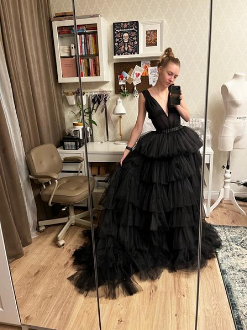 Совместно с фотографом в поисках мастера для создания прически и макияжа на творческую съемку в начале следующей недели. 01