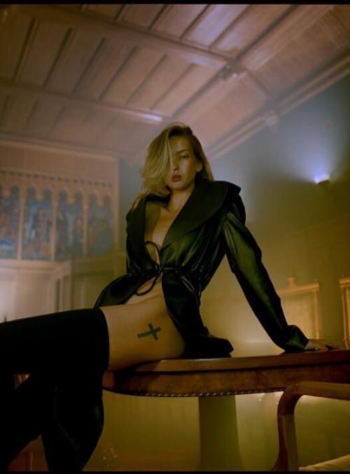 Модель.  Визажист и стилист по прическам на 31-е января нужен. 01