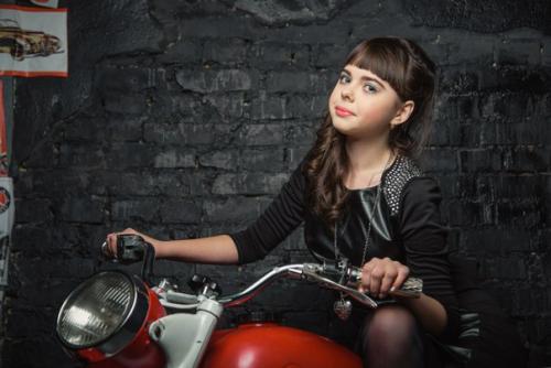 Девушки!  1 место на стильную студийную фотосессию, 2 образа, 2200 р за все! 01