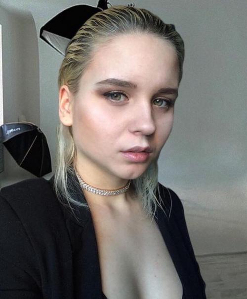 Модель.  Визажист и стилист по прическам на 31-е января нужен. 05