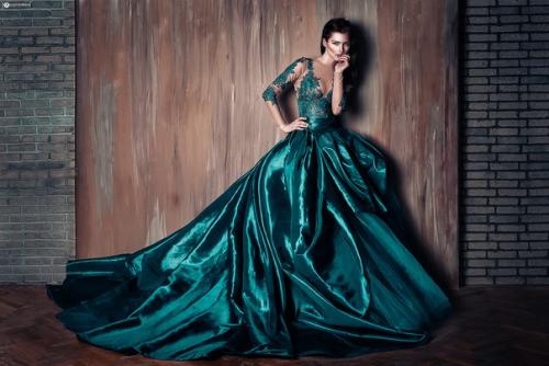 Девушки, специально для вас 28, 30 и 31 января большой фотодень с шикарными вечерними платьями в самой большой студии Москвы. 04