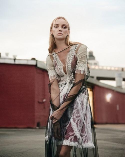 Sheer And Solid Fabrics: Хизер Маркс в фотосессии Кевина синклера для How to Spend It Magazine January 2016. 03