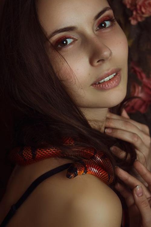 В феврале в будний день возьму пару девушек для портретных съемок у меня дома. 06