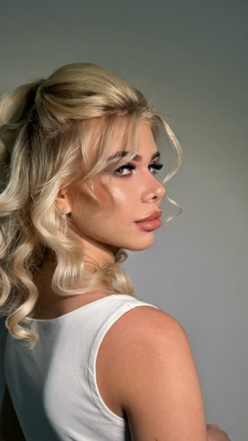 Создайте свой идеальный образ с нашим макияжем и прической! 03