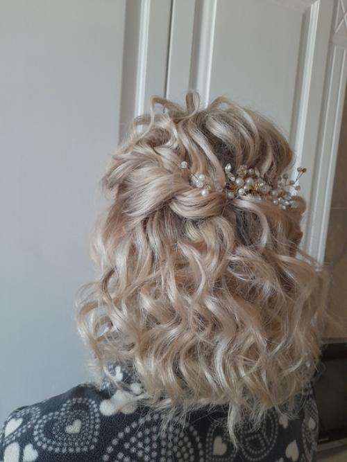 Каждая представительница прекрасного пола хочет выглядеть шикарно ежедневно, ну а тем более - в такие памятные дни, как выпускной или свадьба. 01