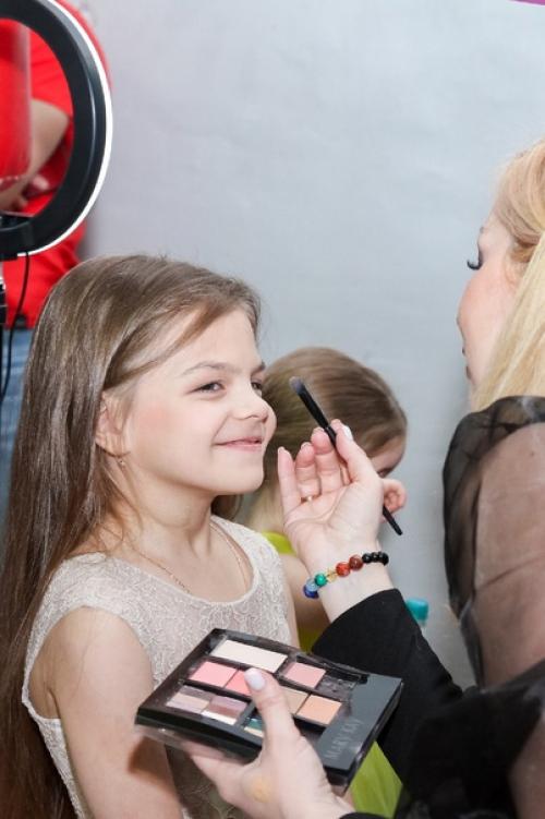 Стилист - это второй важный человек, который необходим для того, чтобы ваша фотосессия прошла безупречно. 01