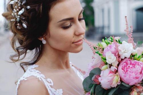 Теперь я в Сочи и могу подготовить вас к важному событию или просто подчеркнуть важные детали необходимого образа! 01