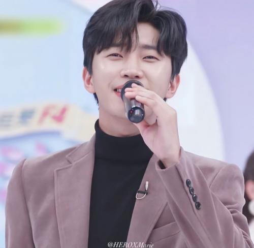 === Им Ён Ун пробует стиль айдола. 05