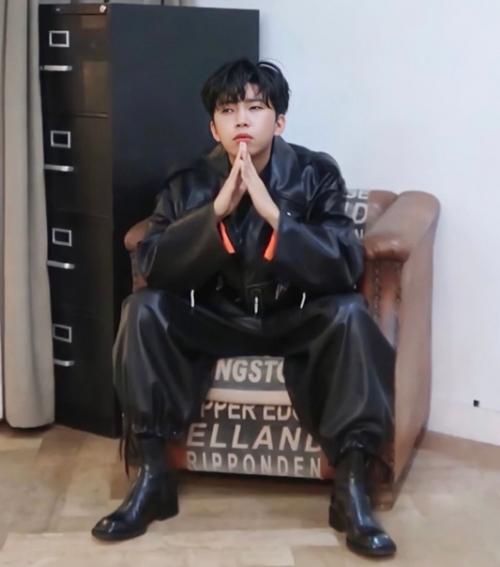 === Им Ён Ун пробует стиль айдола. 01