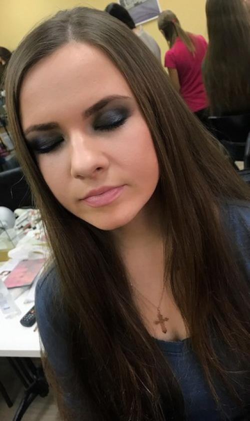 Дорогие девушки, я начинающий сертифицированный визажист - стилист и мастер по прическам. 03