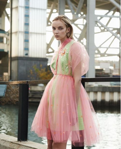 Sheer And Solid Fabrics: Хизер Маркс в фотосессии Кевина синклера для How to Spend It Magazine January 2016. 06