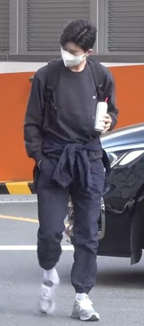 === Им Ён Ун пробует стиль айдола. 08