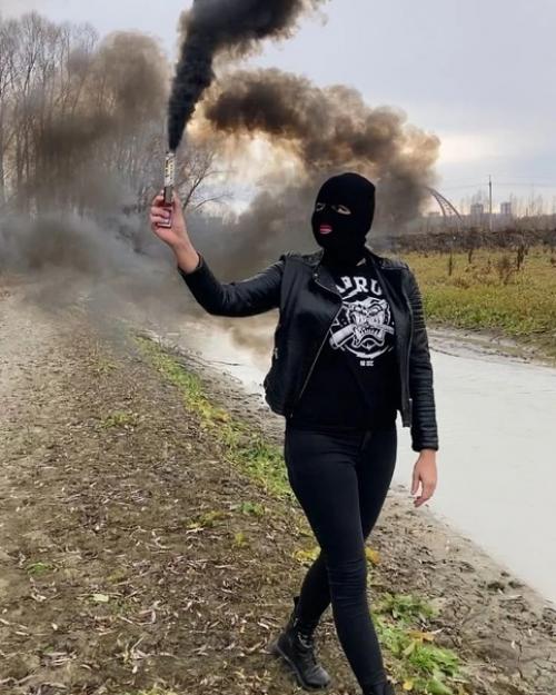 Моя первая фотосессия за 30 годиков в стиле Gangstaкто то спросит почему не выбрала фотостудию, макияж, красивую прическу и платьк? 02