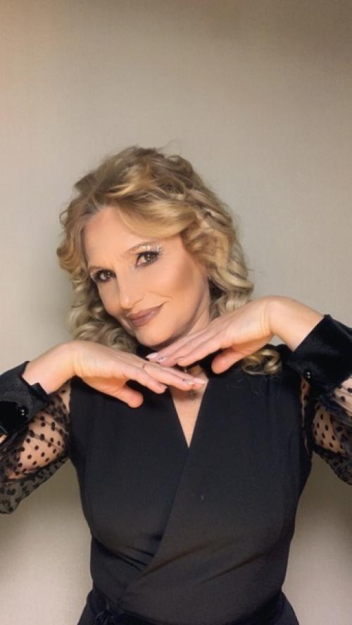 Макияж создан для того, чтобы женщина преобразилась и была уверена в себе. 03