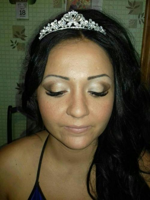 Кто желает сделать красивый праздничный, дневной, вечерний макияж, прическу;. 01