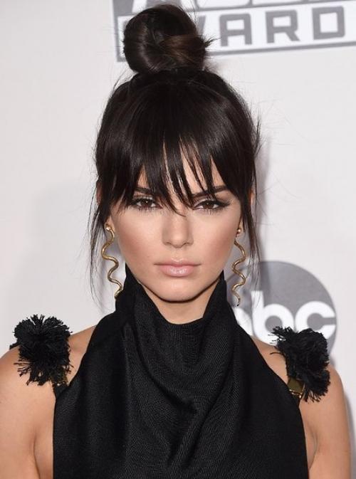 Будь в тренде: 10 высоких причесок звезд, которые нужно повторить? 07