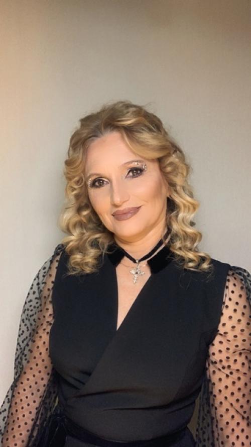 Макияж создан для того, чтобы женщина преобразилась и была уверена в себе. 02