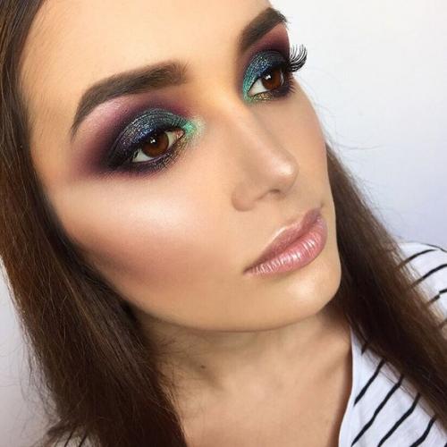 Милые девушки требуется модель на макияж и прическу на среду (13 октября) на 15. 05