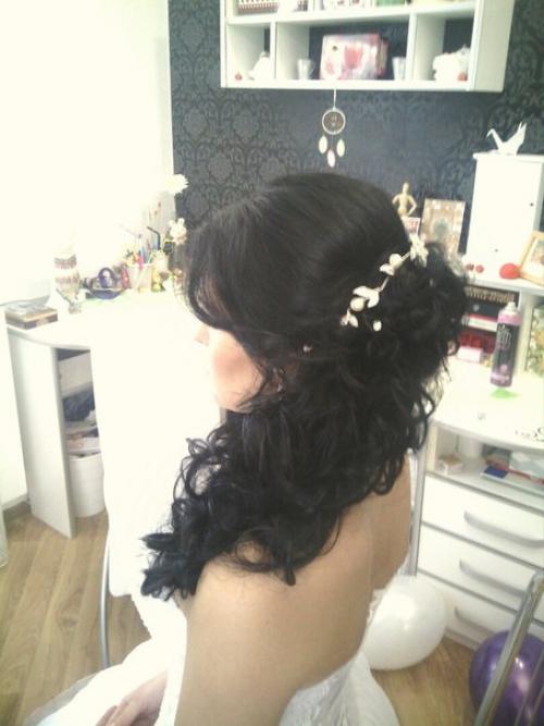 Дорогие девушки сертифицированный мастер предлагает услуги визажиста, стилиста по прическам. 03