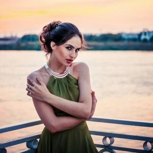 АНТИВОЗРАСТНАЯ линия в серии Love Nature содержит коэнзим Q10 и натуральный экстракт люцерны. 08