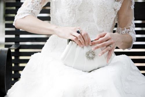 Что можно и нужно положить в сумочку невесты. 05